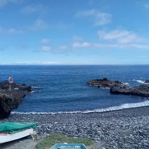 blue-sea-tony-frias-las-eras-arico-tenerife.in-canary-islands.com/